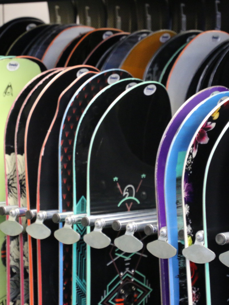 Snowbiz Ski & Snowboard Rental   |   2022 4